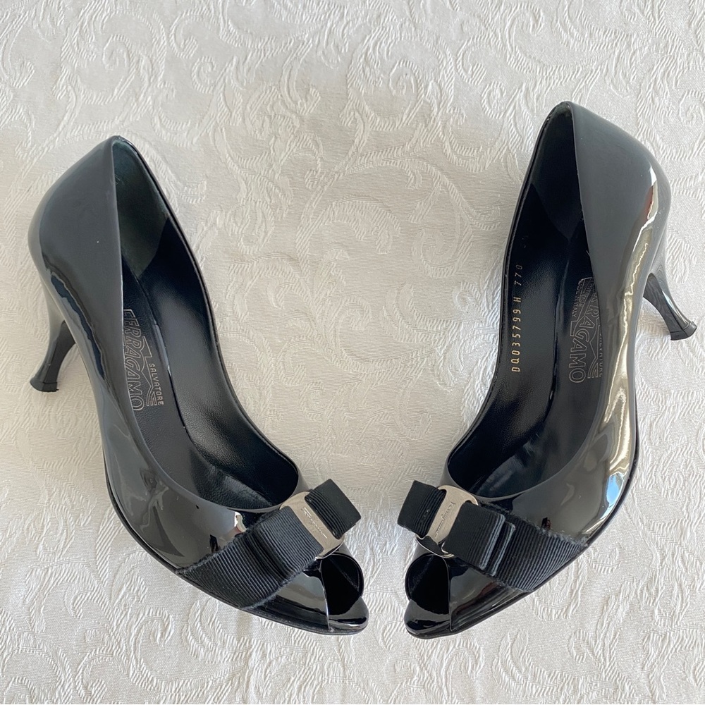 Salvatore Ferragamore Vera bow peep toe pumps - Picture 4 of 9